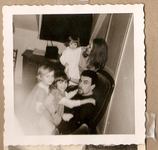 Con_Francoise_Tailhardat_su_esposa_y_sus_hijas_1964..jpeg.jpg
